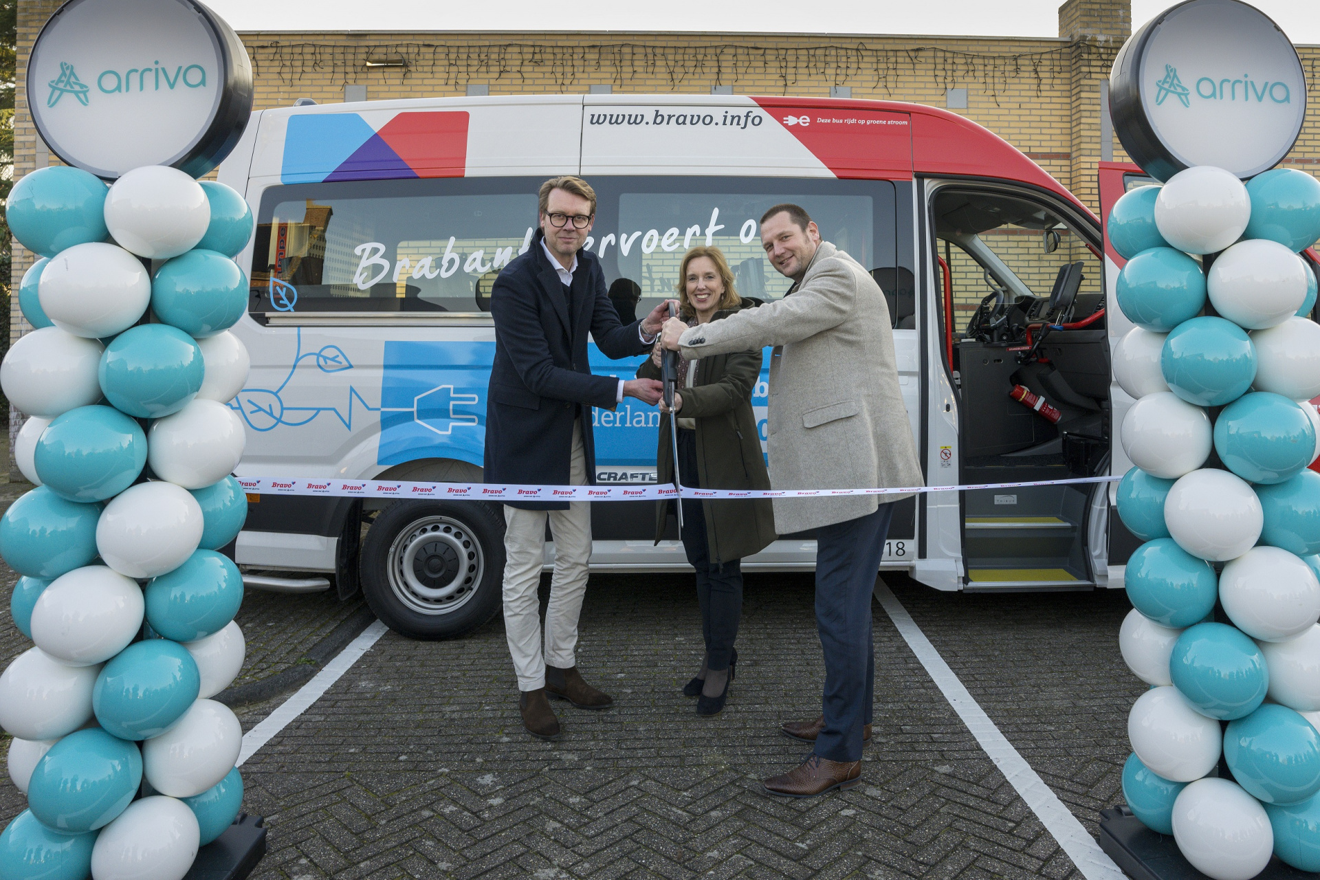 ingebruikname eerste elektrische buurtbus van Nederland