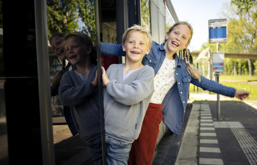 kinderen reizen gratis met de bus 
